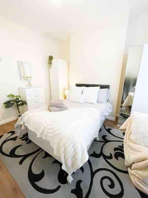 5 Bedroom, Sleeps 9 - Base To Explore Liverpool And Beyond Exterior photo