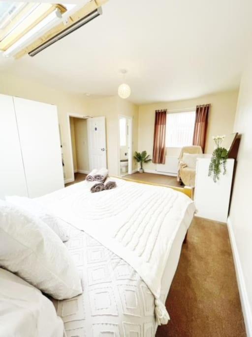 5 Bedroom, Sleeps 9 - Base To Explore Liverpool And Beyond Exterior photo